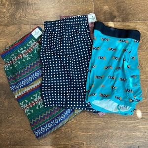 2 American Eagle boxers & 1 old navy briefs. All 3 large